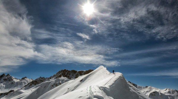 Dešava se upravo sada: Snimljena najveća solarna baklja FOTO