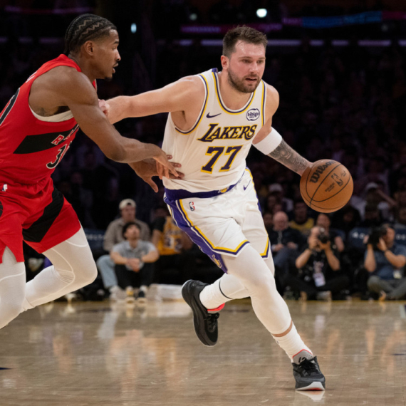 Dončić i Lebron nadigrali Rajakovićev Toronto VIDEO