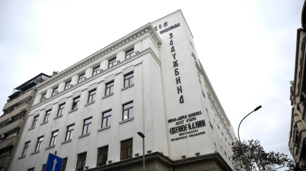 Učenici Trgovačke škole u Hilandarskoj ulici od danas ponovo u svojim klupama FOTO