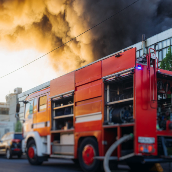 Veliki požar u Beogradu: Gori zgrada Specijalnog suda u Ustaničkoj; Svi hitno evakuisani