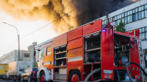 Situacija pod kontrolom: Oglasio se MUP povodom požara u zgradi Specijalnog suda VIDEO