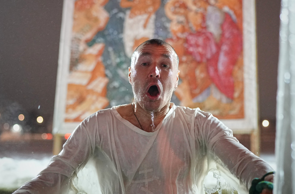 Kako Rusima ovo uspeva? Bogojavljensko kupanje na -37 stepeni FOTO/VIDEO