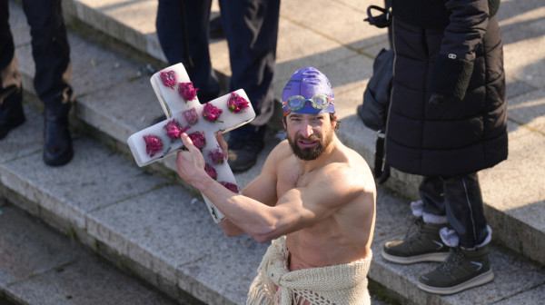 "20 godina sanjam ovaj trenutak": Srpski paratriatlonac prvi doplivao do Časnog krsta u Čačku FOTO