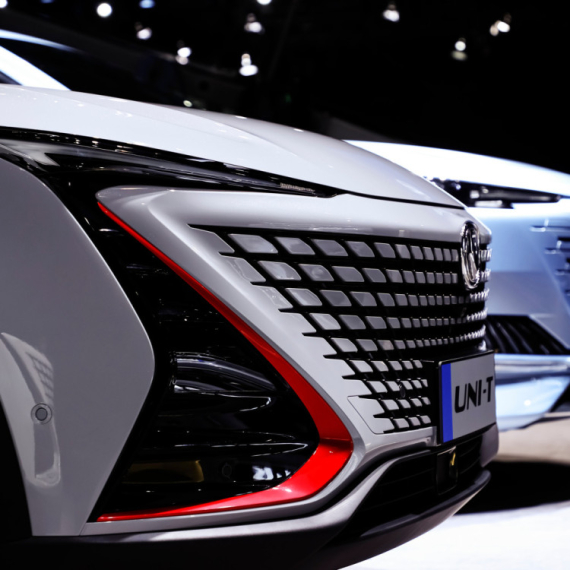 Puca li kineski balon? Automobilska industrija mogla bi da se nađe u krizi