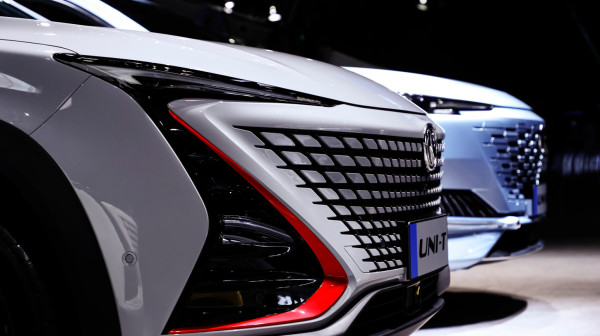 Puca li kineski balon? Automobilska industrija mogla bi da se nađe u krizi