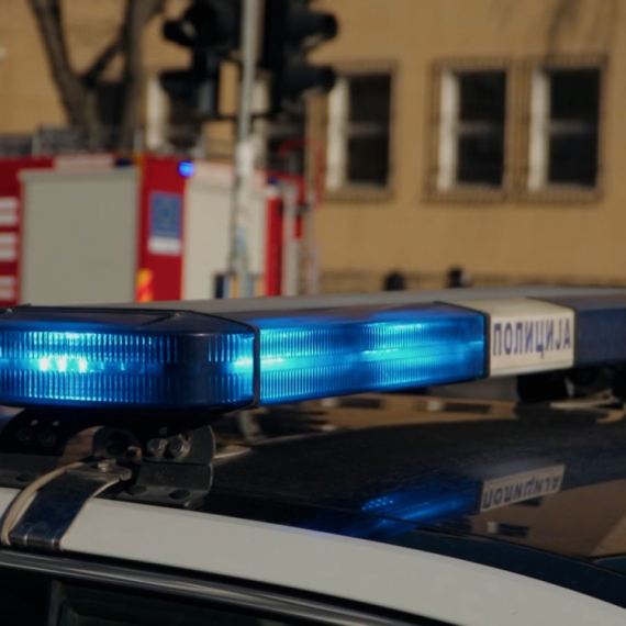 Gori kombi na Gazeli: Saobraćaj paralisan, vatrogasci izašli na lice mesta FOTO