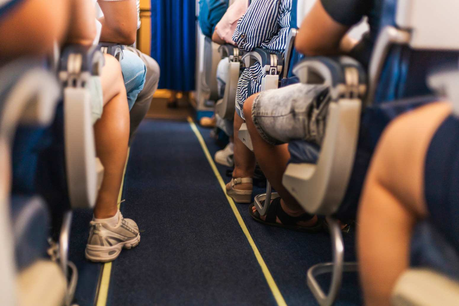 Zašto se svetla u avionu gase tokom poletanja i sletanja?; Ova procedura ima svoje razloge