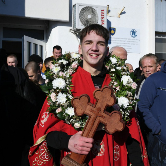 Matija prvi stigao do Časnog krsta: Na Gazivodama rekordan broj plivača FOTO