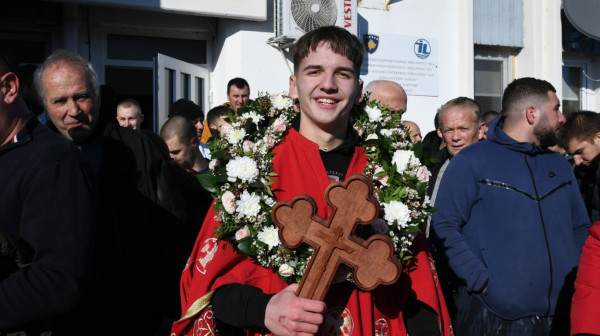 Matija prvi stigao do Časnog krsta: Na Gazivodama rekordan broj plivača FOTO