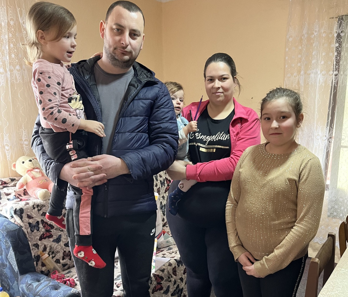 Petočlanoj porodici Babić iz Bačine potrebna je pomoć: Da više ne žive u kući od blata FOTO/VIDEO