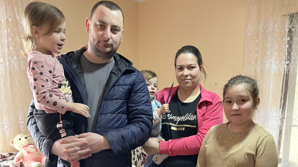 Petočlanoj porodici Babić iz Bačine potrebna je pomoć: Da više ne žive u kući od blata FOTO/VIDEO