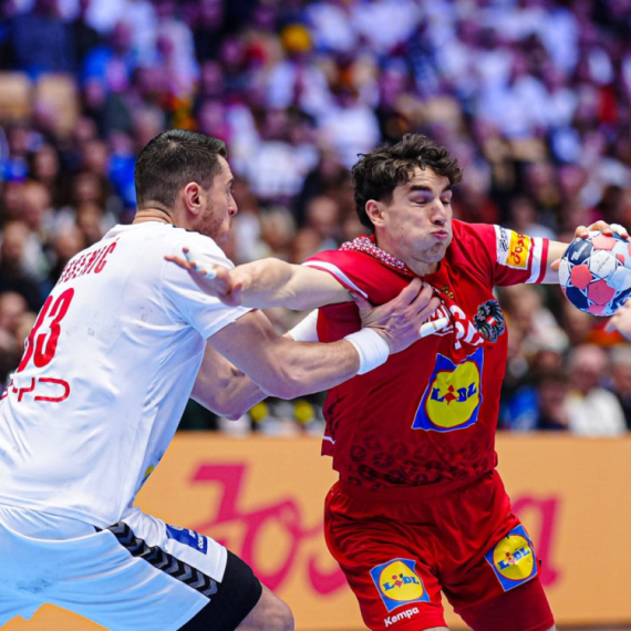 Srbija ima minimalnu prednost na poluvremenu