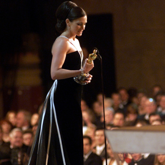 Za mnoge je bila mana, a za nju sreća: Valentinova haljina "donela" joj je Oskara FOTO