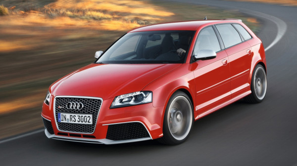 Jurio Audijem 300 km/h na javnom putu, pa se "prijavio" policiji preko TikToka VIDEO