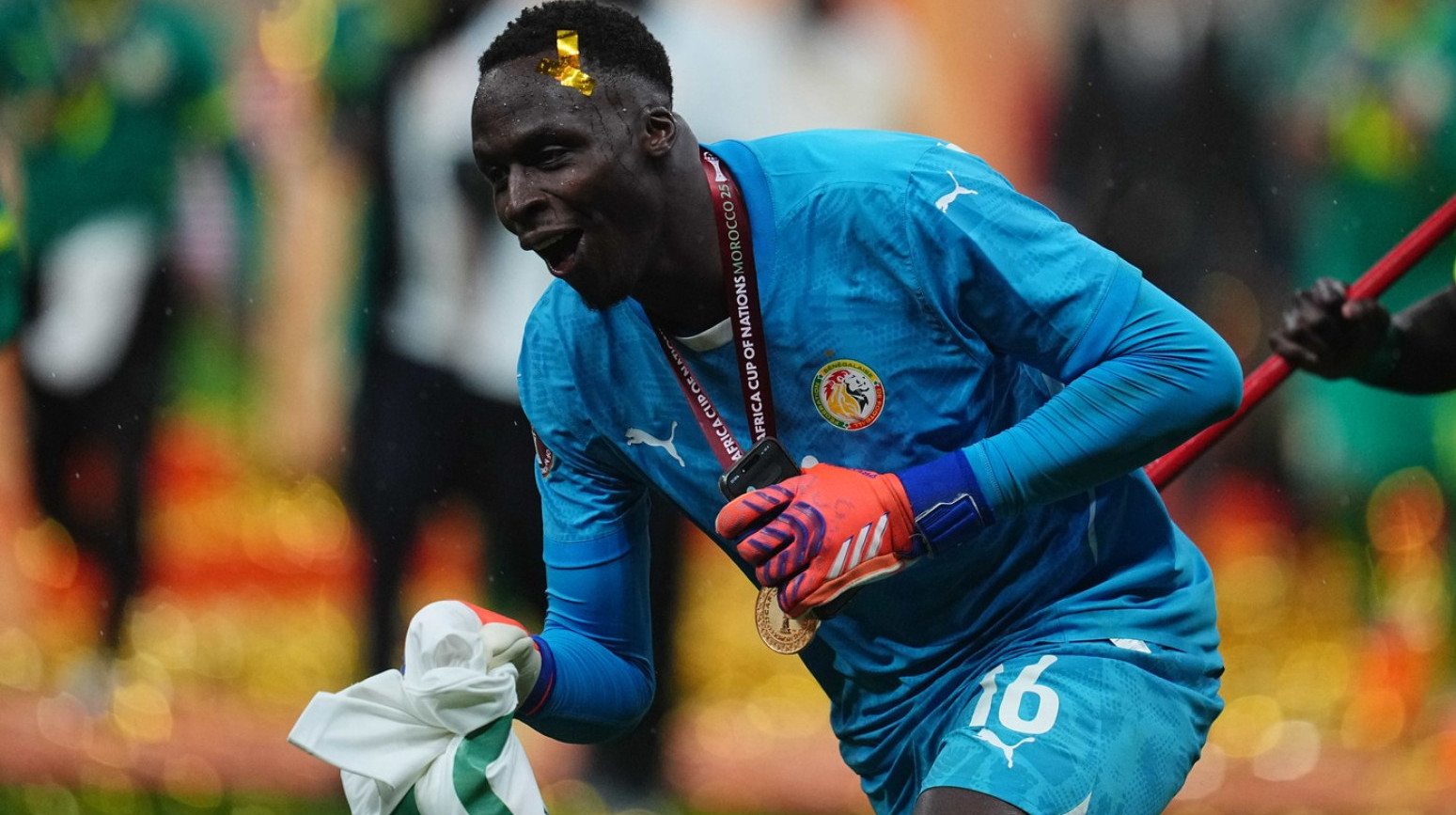 Bitka za "sveti" peškir – bizarni sukob iza gola Senegala u finaku KAN VIDEO