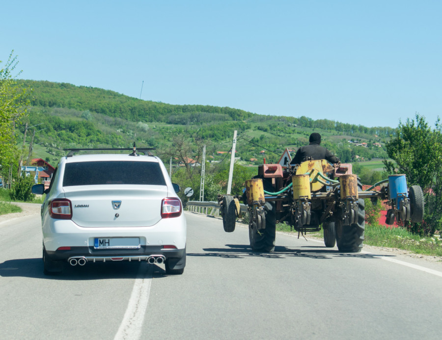 Preticanje preko pune linije: Kada je dozvoljeno po zakonu, a kada se strogo kažnjava