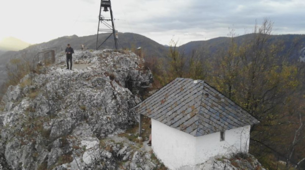 Ovo je najmanja crkva u Srbiji ali je velika svetinja: Mogu da uđu samo dva vernika u isto vreme FOTO