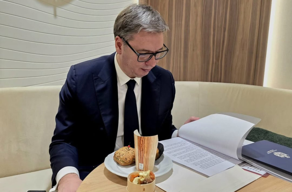 Vučić: Nama sendvičarima je mnogo lakše nego drugima; Sad mogu da izdržim do kasnih večernjih sati FOTO