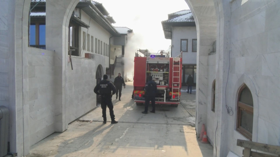 Nema mesta za paniku i senzaciju: Oglasio se efendija povodom požara u objektu Islamske zajednice FOTO