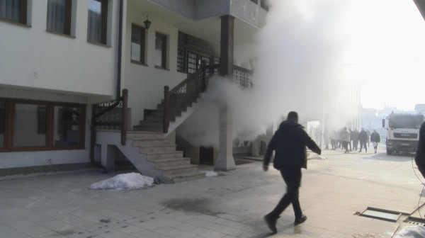 Nema mesta za paniku i senzaciju: Oglasio se efendija povodom požara u objektu Islamske zajednice FOTO