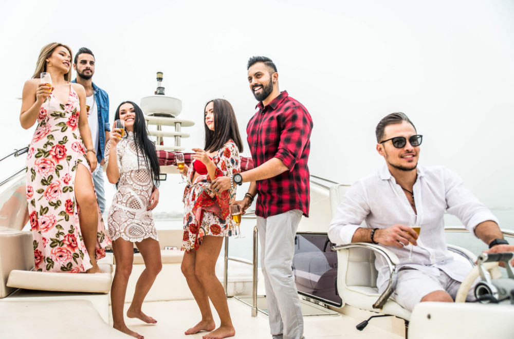 Bahati život dece iranske režimske elite s jedne i smrt hijada Iranca s druge strane FOTO