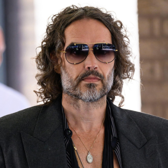 Rasel Brend se pojavio pred sudom u Londonu zbog novih optužbi FOTO