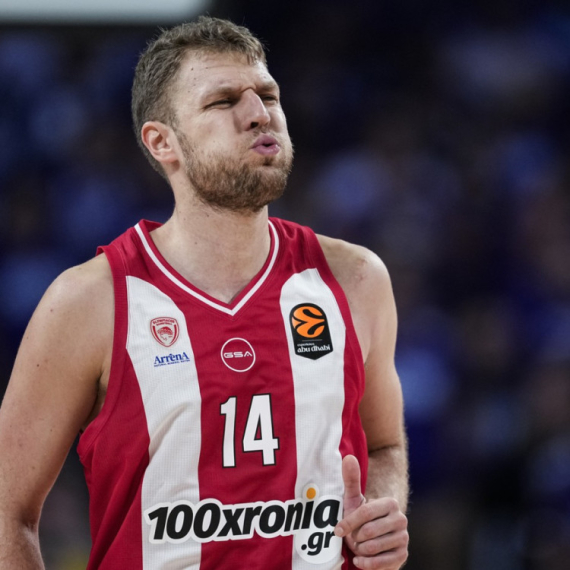 Vezenkov "eksplodirao" – Makabi namučio Olimpijakos