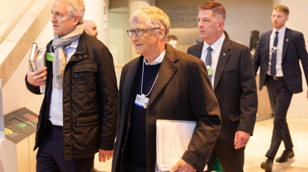 I Bil Gejts u Davosu: Sleteo luksuznim privatnim avionom