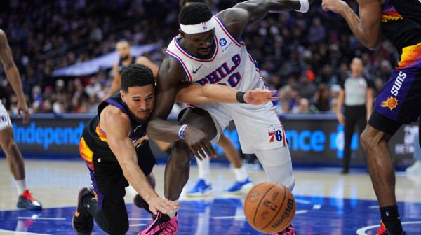 Embid izostao – Buker predvodio Sanse u Filadelfiji