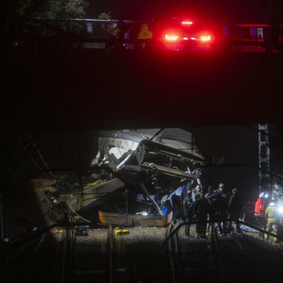 Mašinovođa poginuo, mnogo povređenih; Voz se zakucao u urušeni potporni zid FOTO/VIDEO