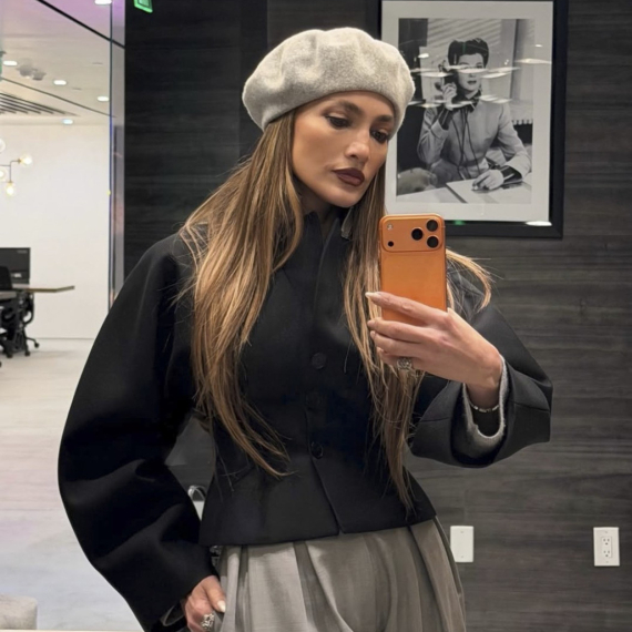 Crna boja nikad tako dobro nije izgledala: Sve dok Džej Lo nije pokazala pravu kombinaciju FOTO