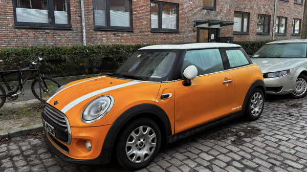 Nemac prelazi milion kilometara u Miniju: Tvrdi da troši manje od 3 litra na 100 km! FOTO