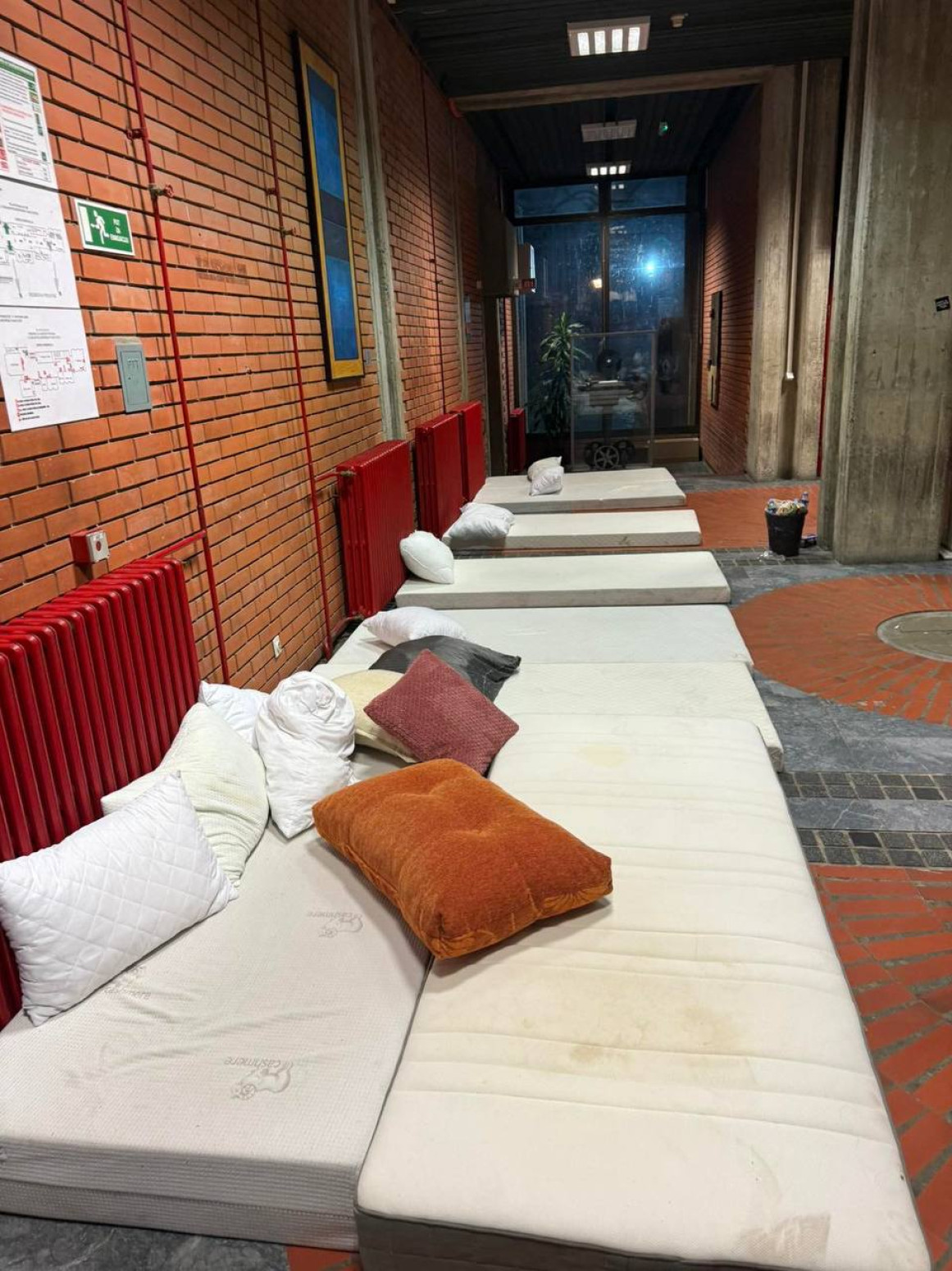 Neverovatne scene na Filozofskom fakultetu: Blokaderi napravili potpuni haos FOTO