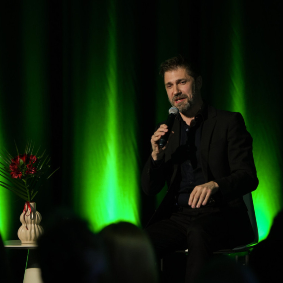 Veče u stihu sa Nebojšom Milovanovićem: "Poezija živa" ponovo u Fondaciji Mozzart