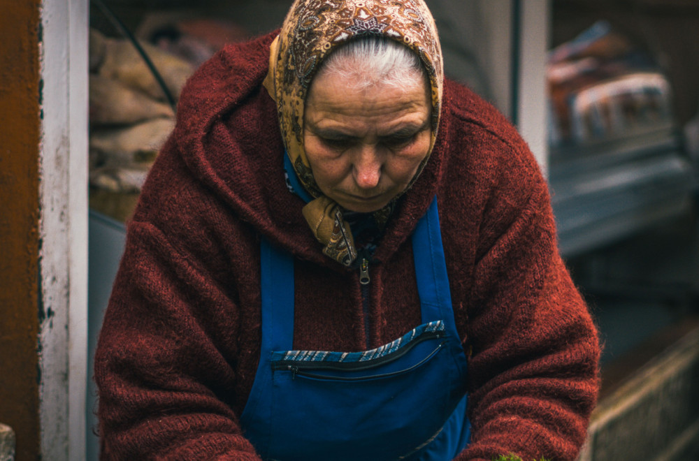 Tiktoker Luka prišao baki i upitao je zašto je tu: Scena je rasplakala Srbiju VIDEO