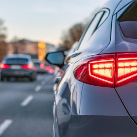 Od sredine 2026. nova obavezna svetla na automobilima: Evo kako povećavaju bezbednost