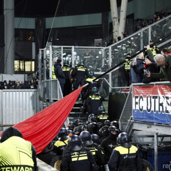 Haos na Ligi Evrope u Holandiji – ušli bez karte i pravili haos, policija ih izbacila VIDEO