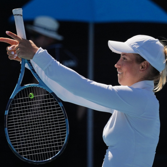 Svi pričaju o ovoj sceni – ples i poljupci utišali zvižduke u Melburnu VIDEO