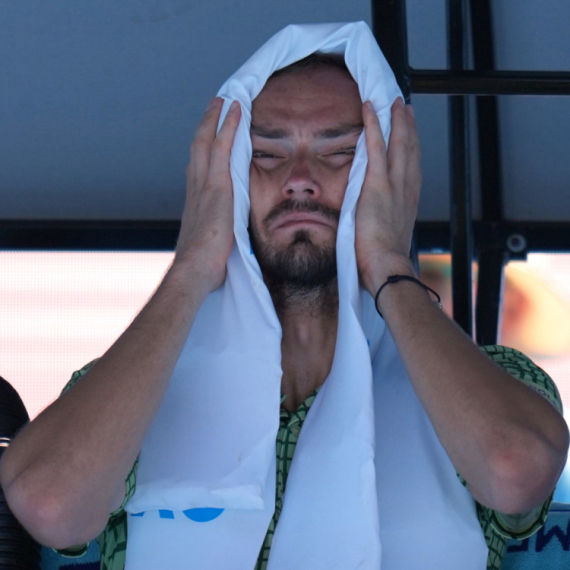 Medvedev preživeo "pakao" u pet setova: "Ne opet!" VIDEO