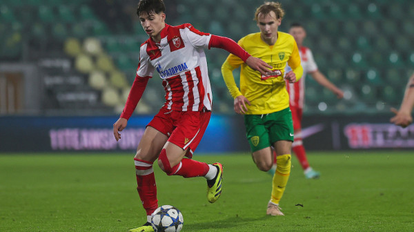 Peh za Zvezdinog bisera – operisao koleno