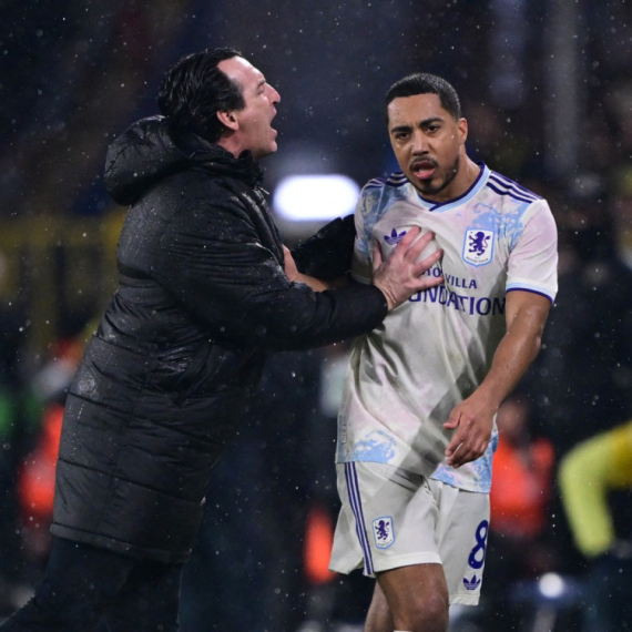 Skandalozno ponašanje Emerija: "On je moj sin" VIDEO