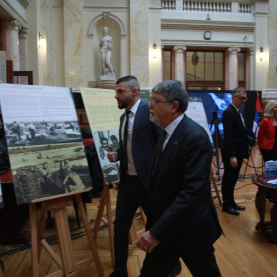 "Tek posle prvog sastanka ih je bilo dovoljno sramota"; Evroparlamentarci obišli izložbu o Jasenovcu