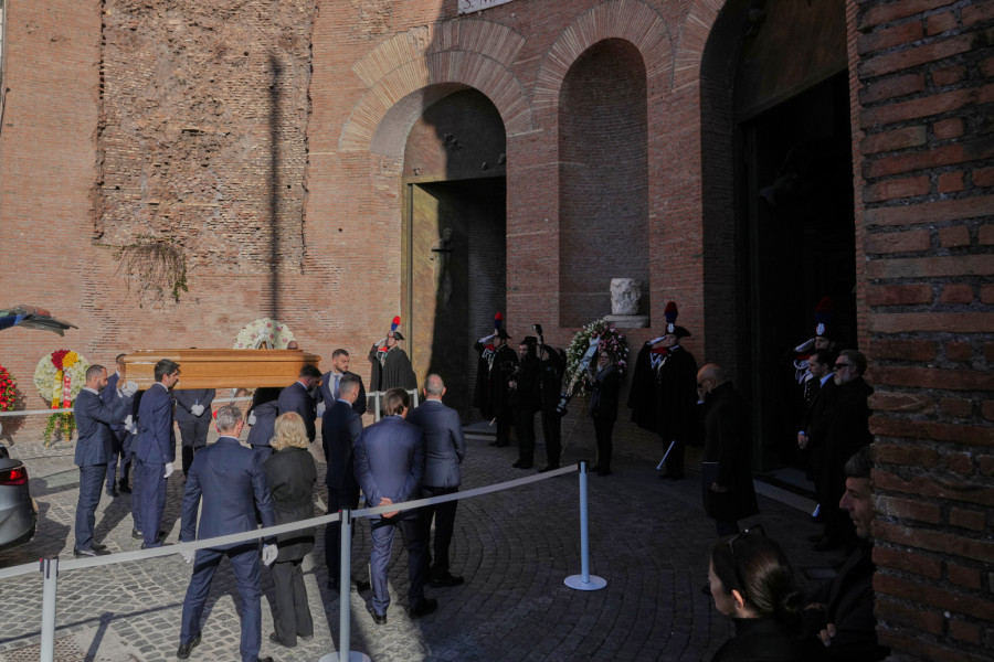 Ispraćaj modne legende: Poznati odaju počast Valentinu FOTO