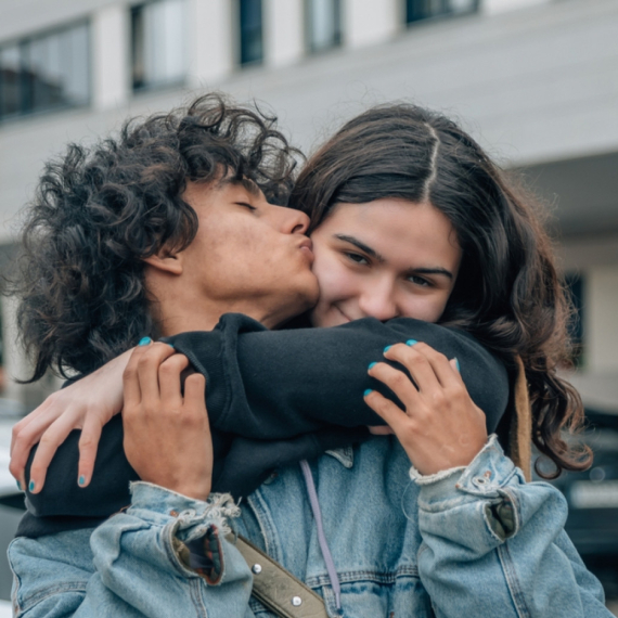 Mladima se ne žuri sa prvim seksom