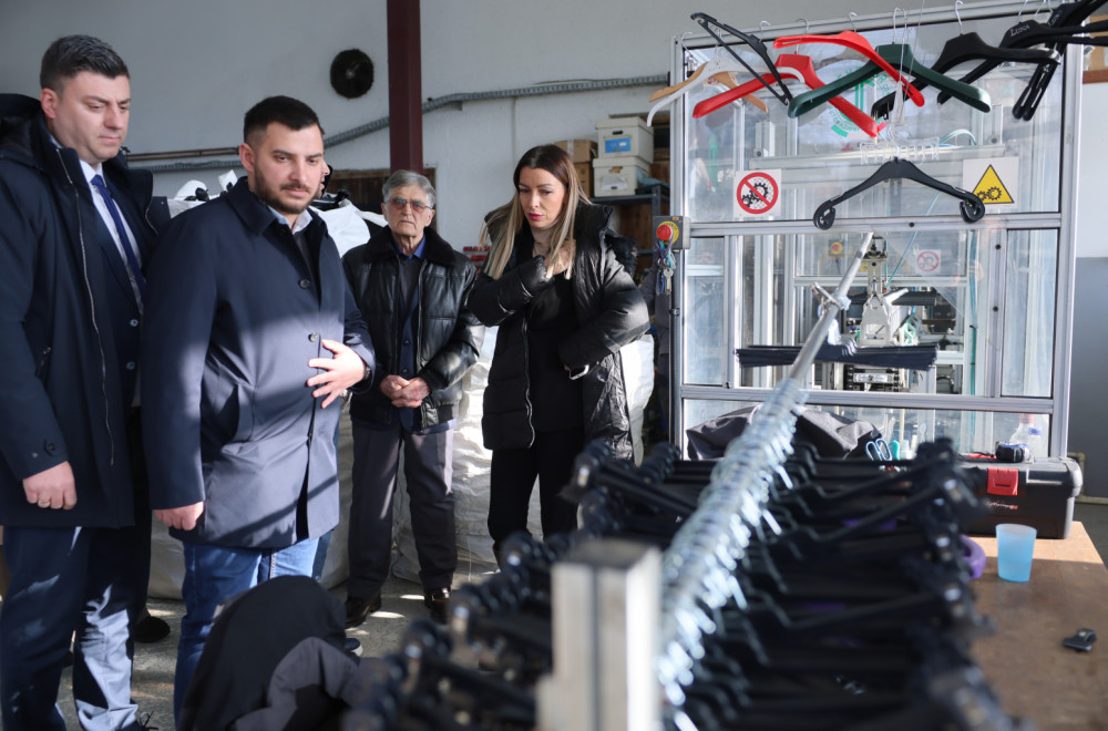 Mesarovićeva obišla firmu DRATEX u Sevojnu, najvećeg proizvođača ofingera u Srbiji