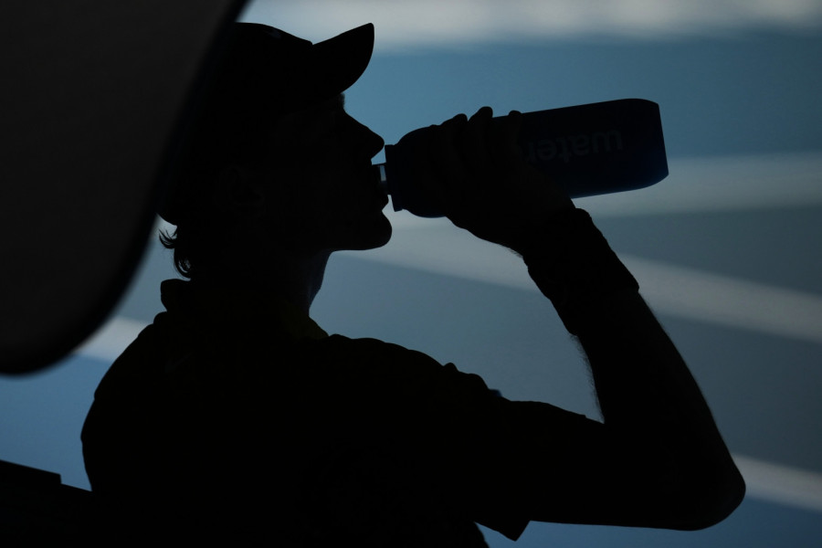 Sinera pogledala sreća