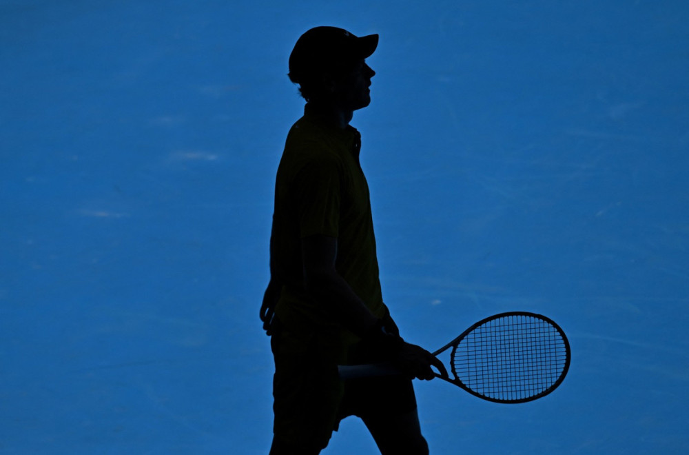 Sinera pogledala sreća