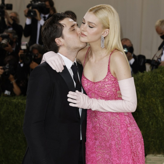 Novi detalji venčanja koje je "razorilo" porodicu: Bruklinu Bekamu postavljen ultimatum?