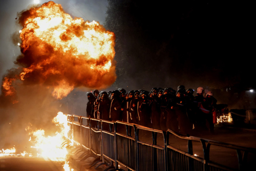 Haos u Tirani: Policija koristila vodene topove i suzavac da rastera demonstrante; EU ćuti FOTO/VIDEO