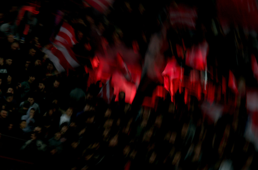 Navijači Zvezde napadnuti u Tuzli VIDEO